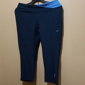 NIKE navy dri fit capri